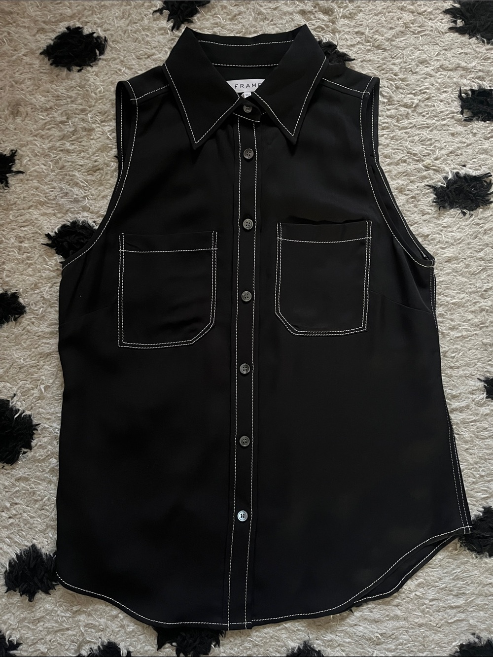 Frame Size Xs Sleeveless Black Button-Front Shirt with Contrast Stitching